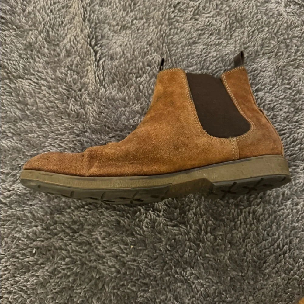 CLARKS Men's Brown Suede Chelsea Boots